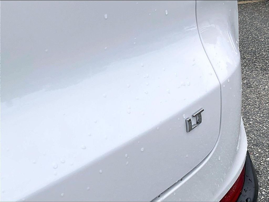 Used 2024 White Chevrolet LT image 27