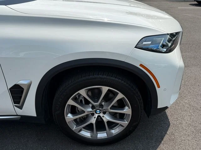 Used 2026 Alpine White BMW xDrive40i image 10