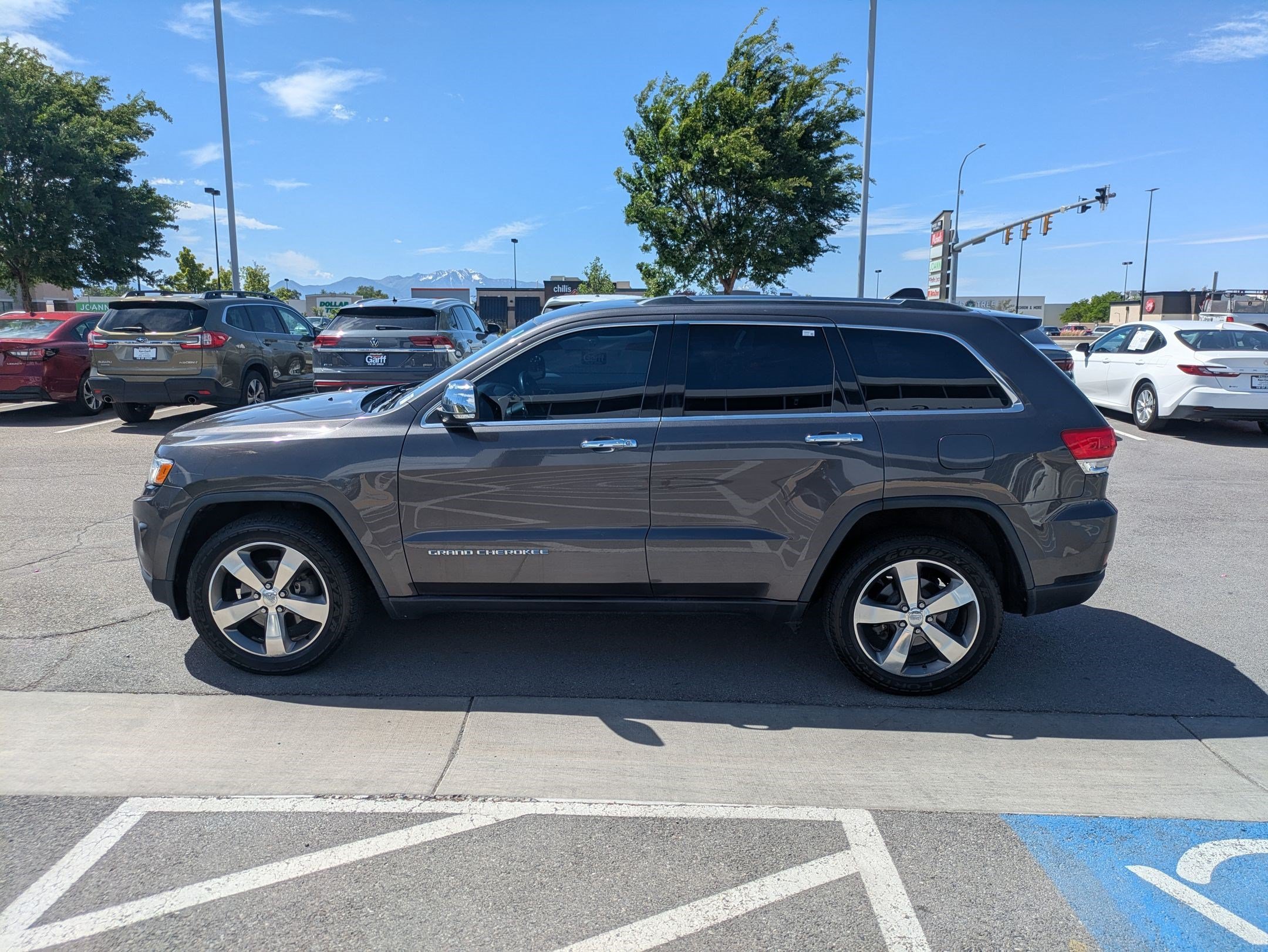 Used 2015 Granite Crystal Metallic Clearcoat Jeep Limited image 6
