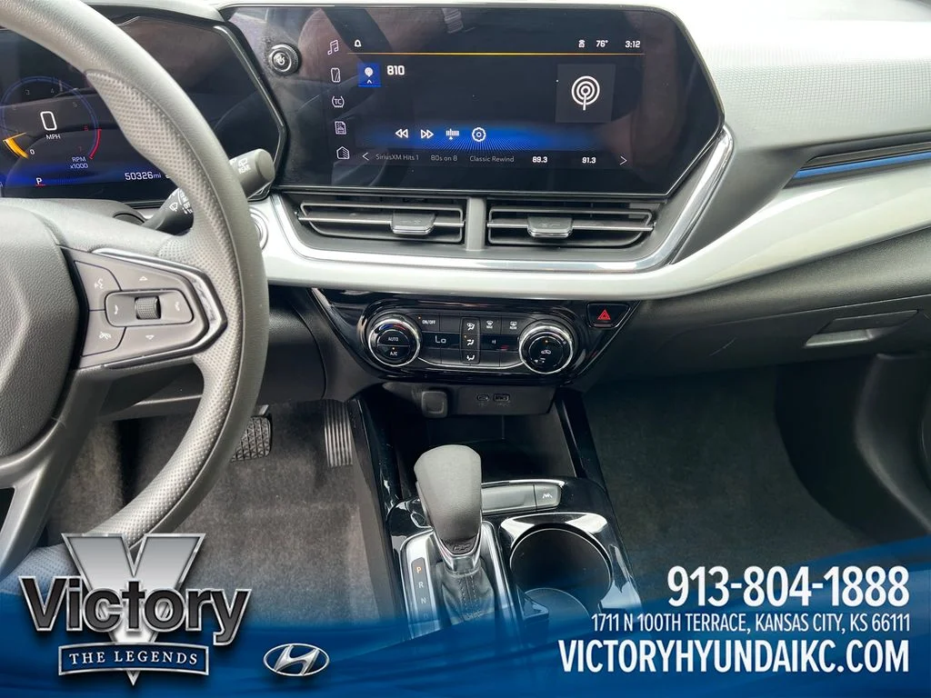Used 2025 White Chevrolet LT image 17