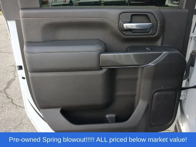 Used 2022 White GMC AT4 image 36