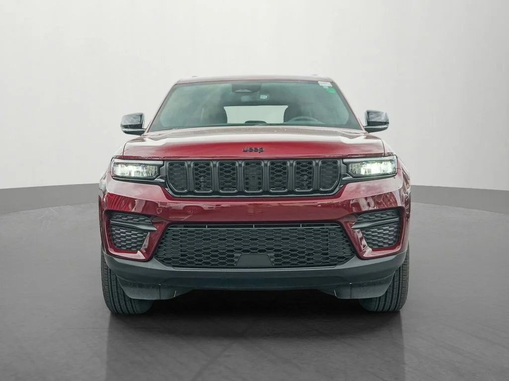 Used 2024 Jeep Grand Cherokee Altitude with VIN 1C4RJHAG6R8559629 for sale in Minneapolis, Minnesota