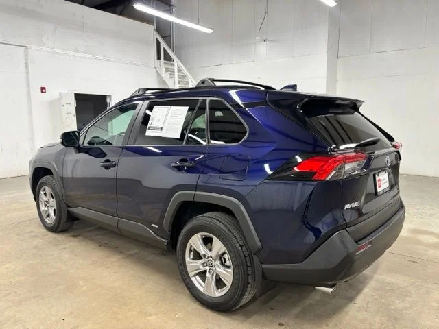 Used 2022  Toyota XLE image 5