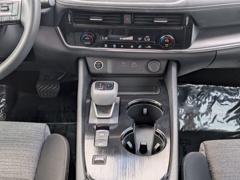 Used 2021 White Nissan SV image 18