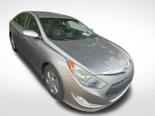 Used 2012 Silver Metallic Hyundai Base image 10