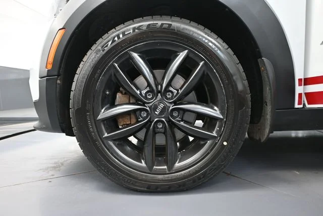Used 2014 White MINI Paceman image 16