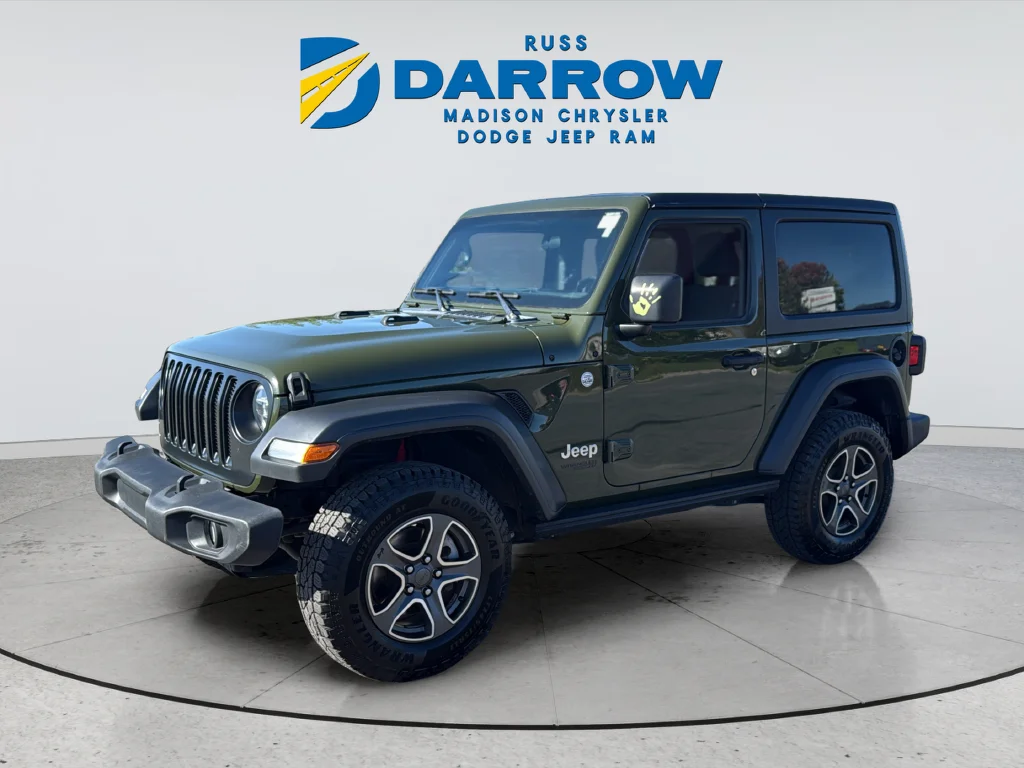 Used 2021 Green Jeep Sport S image 1