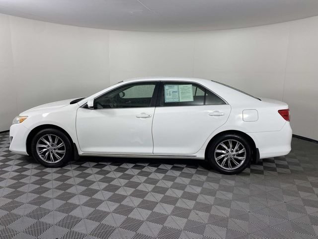 Used 2012 White Toyota LE image 5