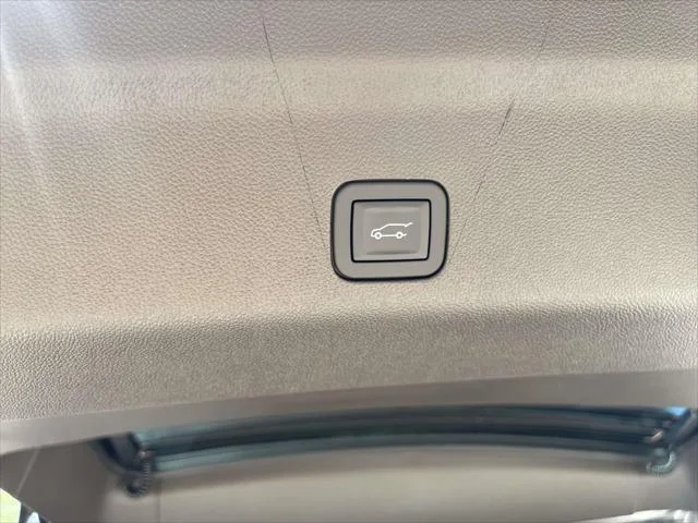 New 2026 Sterling Metallic GMC Elevation image 31