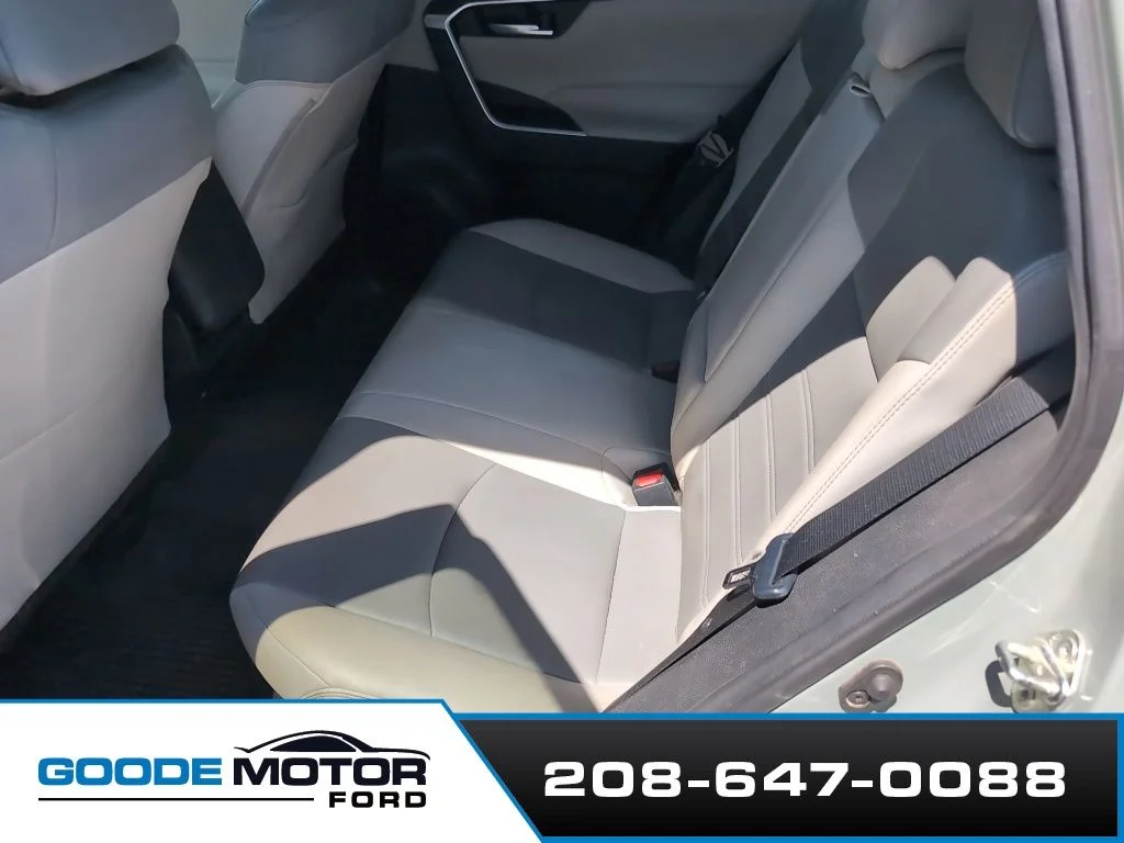 Used 2021 Lunar Toyota XLE Premium image 7