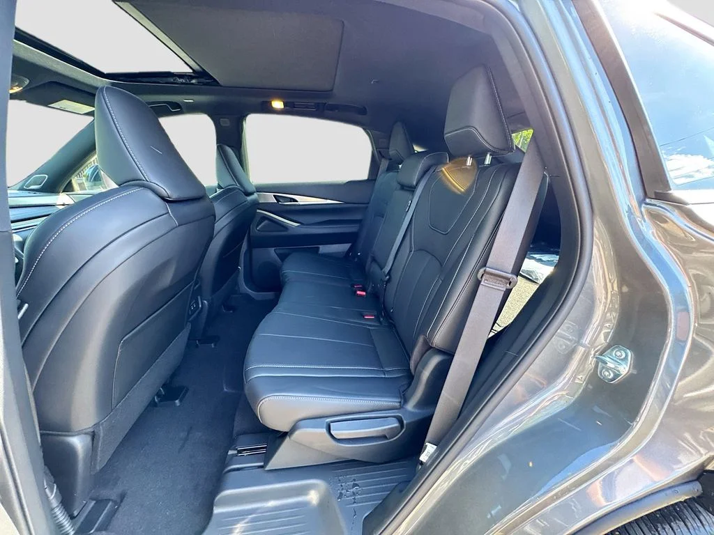 New 2027 GRAPHITE SHADOW INFINITI Luxe AWD image 25