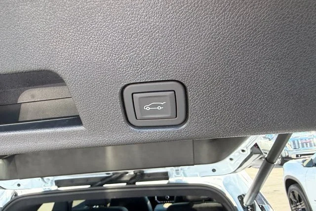 New 2026 Glacier White Tricoat GMC Denali Ultimate image 27