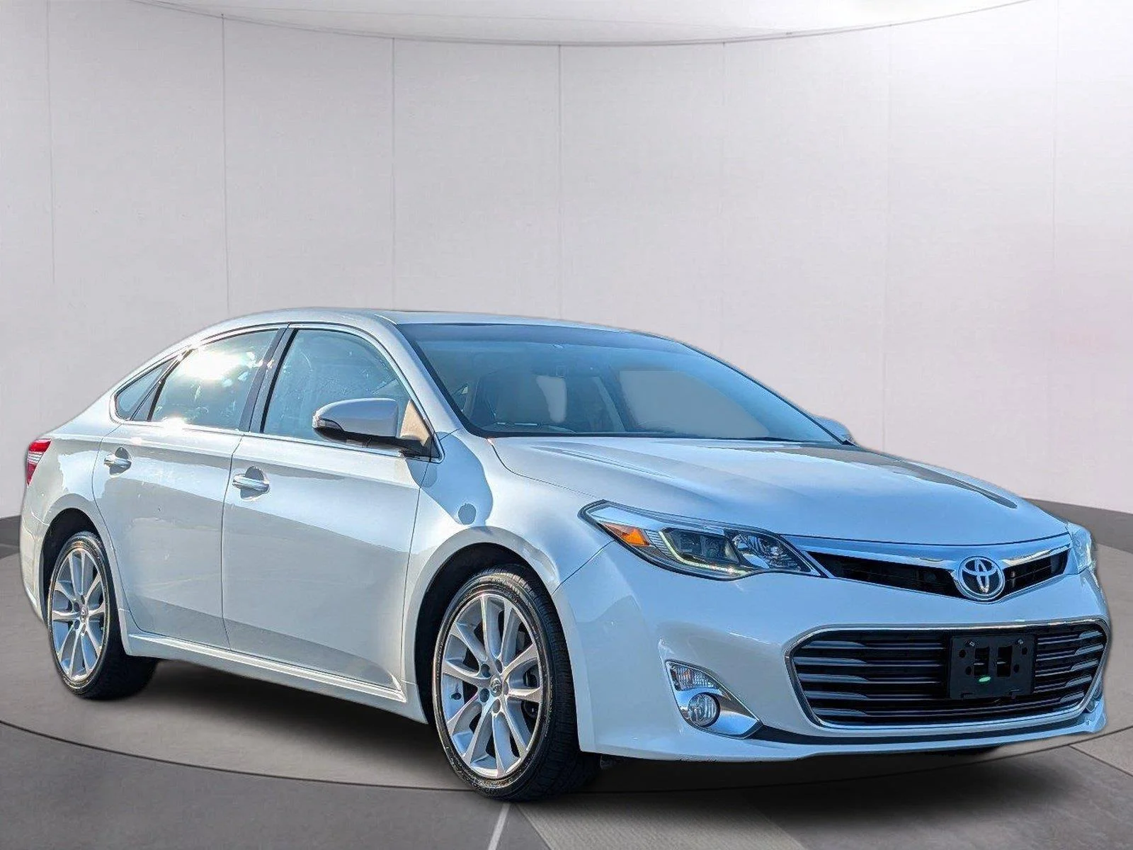 Used 2013 Blizzard Pearl Toyota Limited image 8
