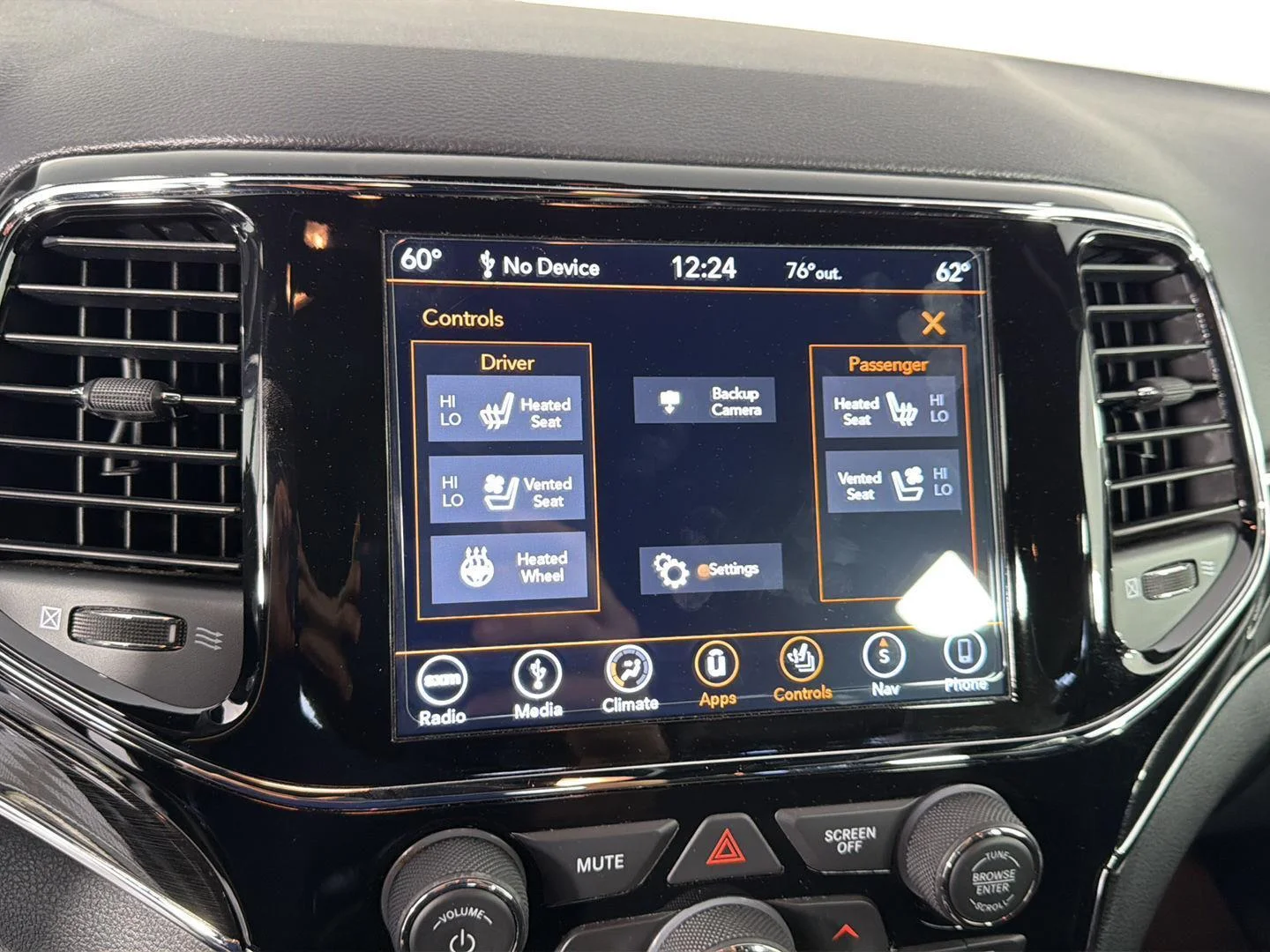 Used 2019 Bright White Clearcoat Jeep Trailhawk image 34