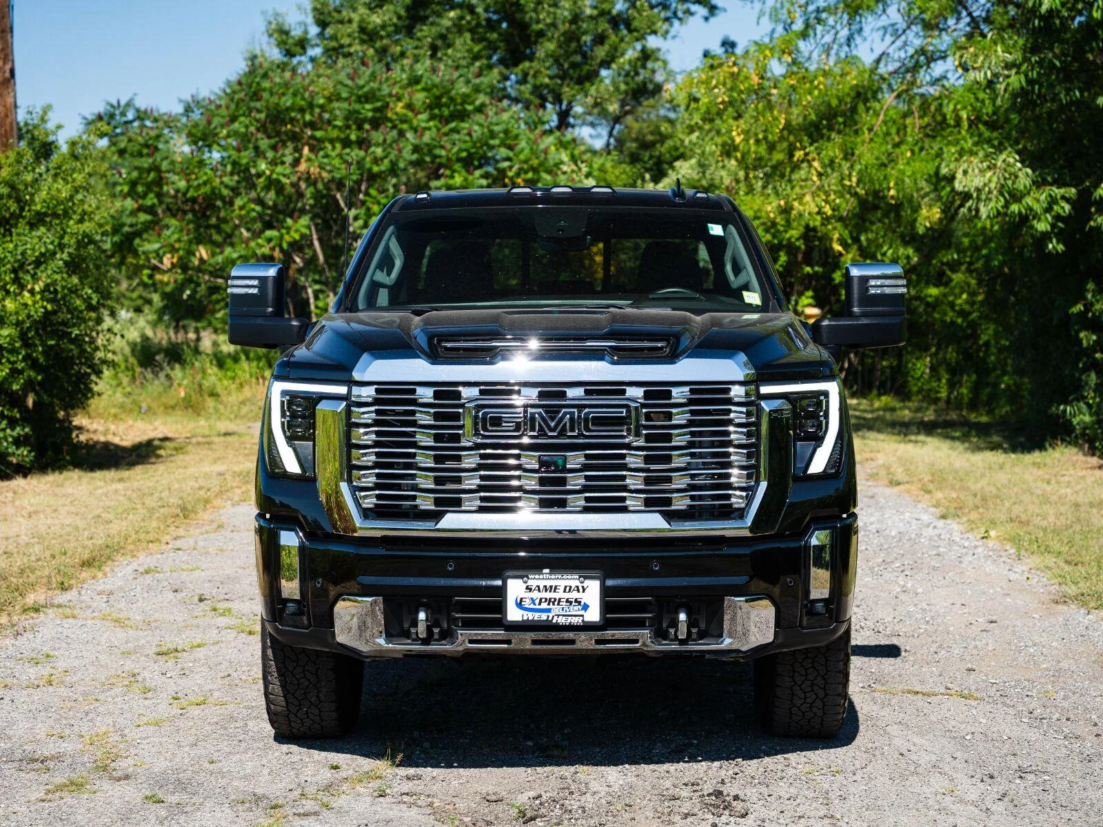 Used 2025 Onyx Black GMC Denali image 2