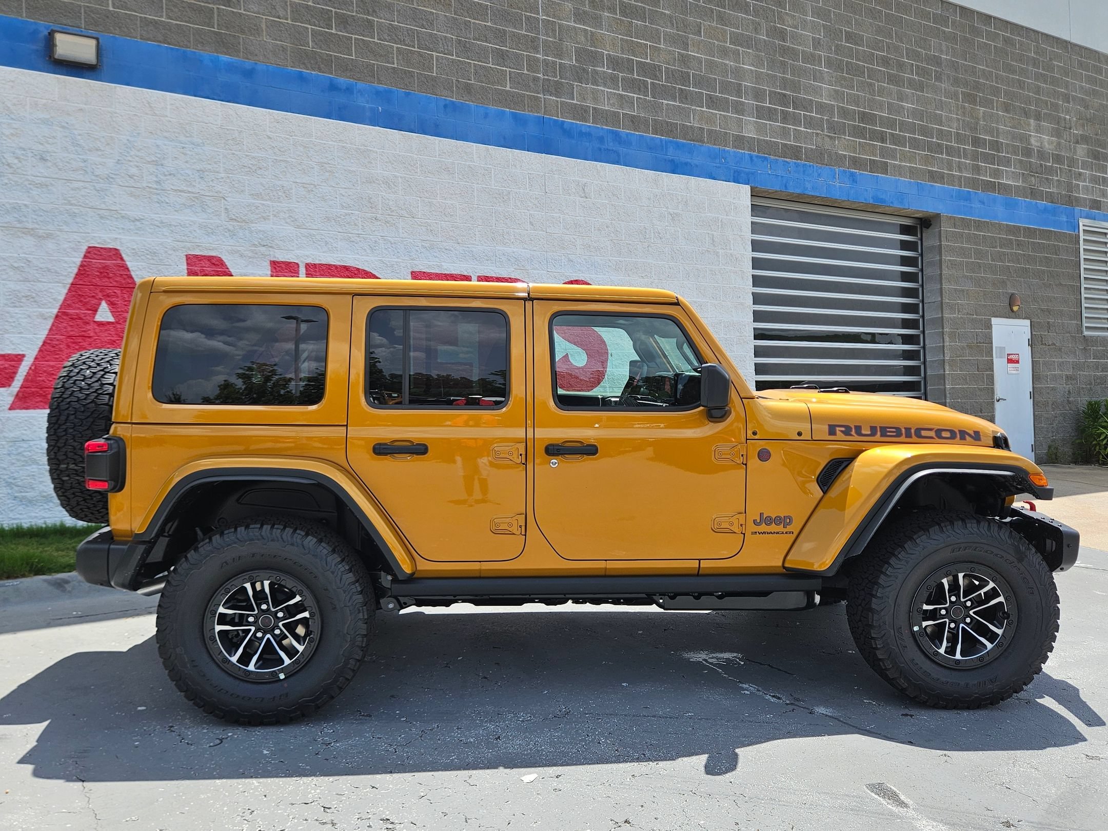 New 2026 Goldilocks Exterior Paint Jeep Rubicon X image 8