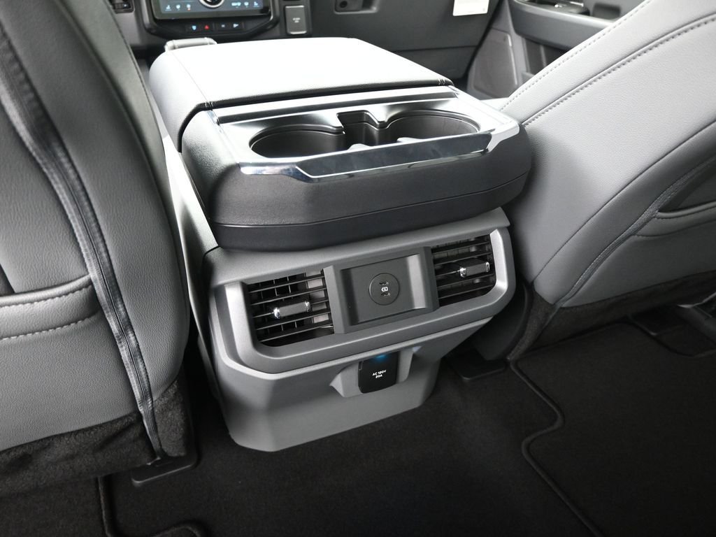 2025 Ford F-150 Lightning Flash - Photo 20