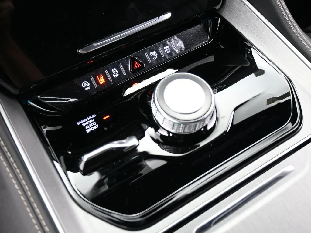 New 2026 High Gloss Black Exterior Paint Jeep Limited Altitude image 24