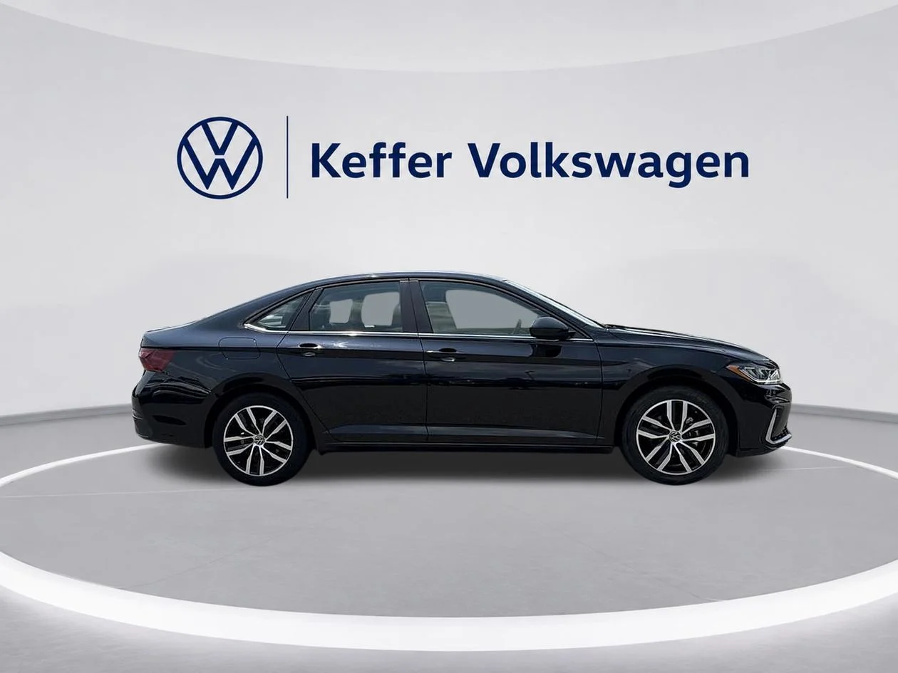 Used 2025 Black Volkswagen 1.5T SE image 6