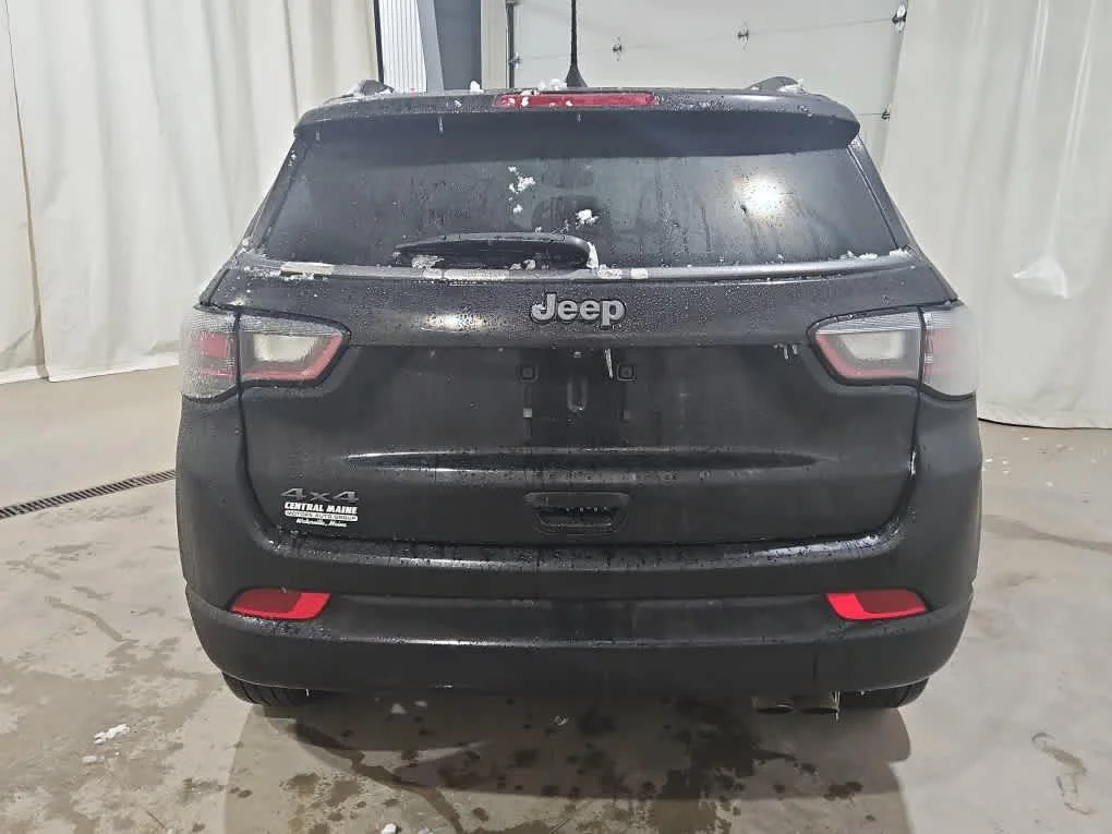 Used 2022 Diamond Black Crystal Pearlcoat Jeep High Altitude image 5
