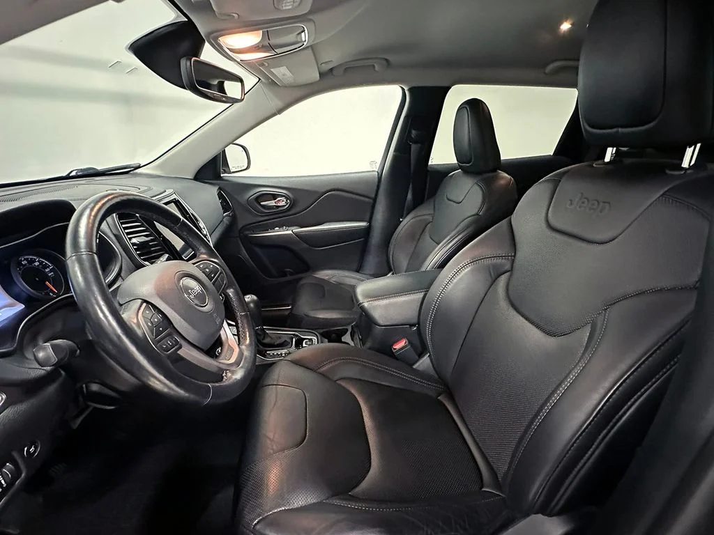 Used 2020 Gray Jeep Limited image 3