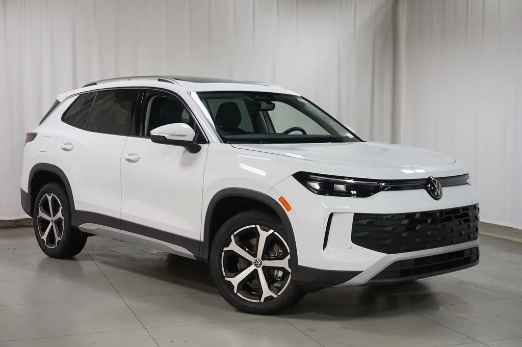 New 2026 Pure White Volkswagen 2.0T SE image 3