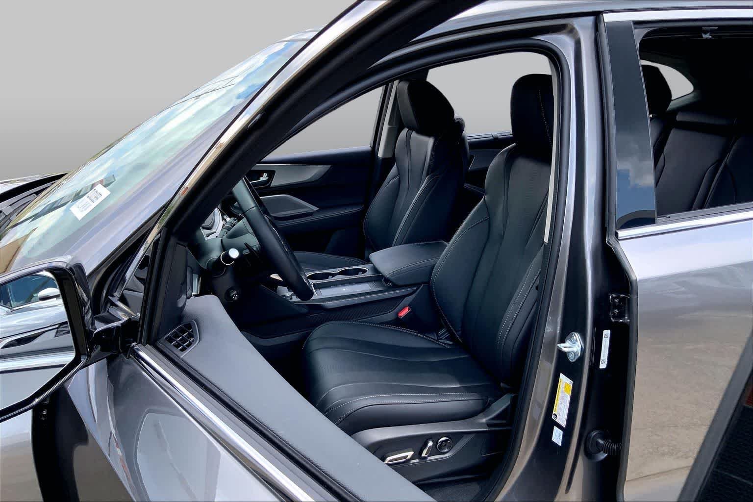 Used 2026 Liquid Carbon Metallic Acura w/Technology Package image 8