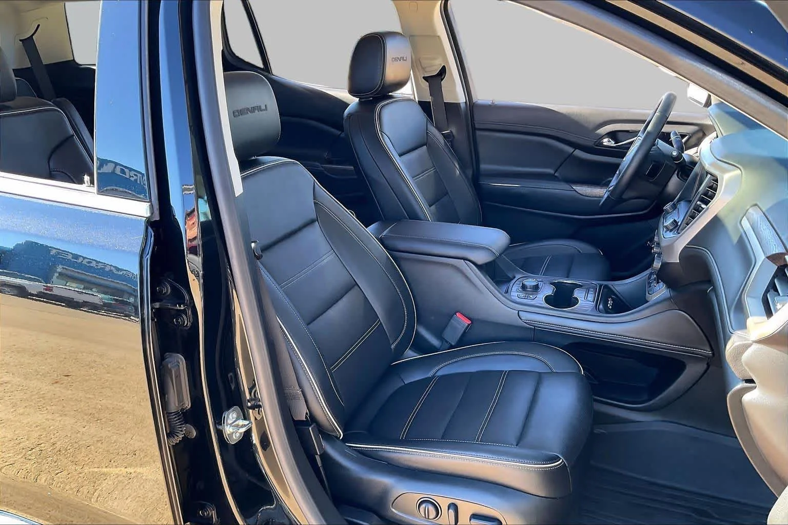 Used 2023 Ebony Twilight Metallic GMC Denali image 9
