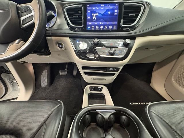 Used 2018 White Chrysler Limited image 25