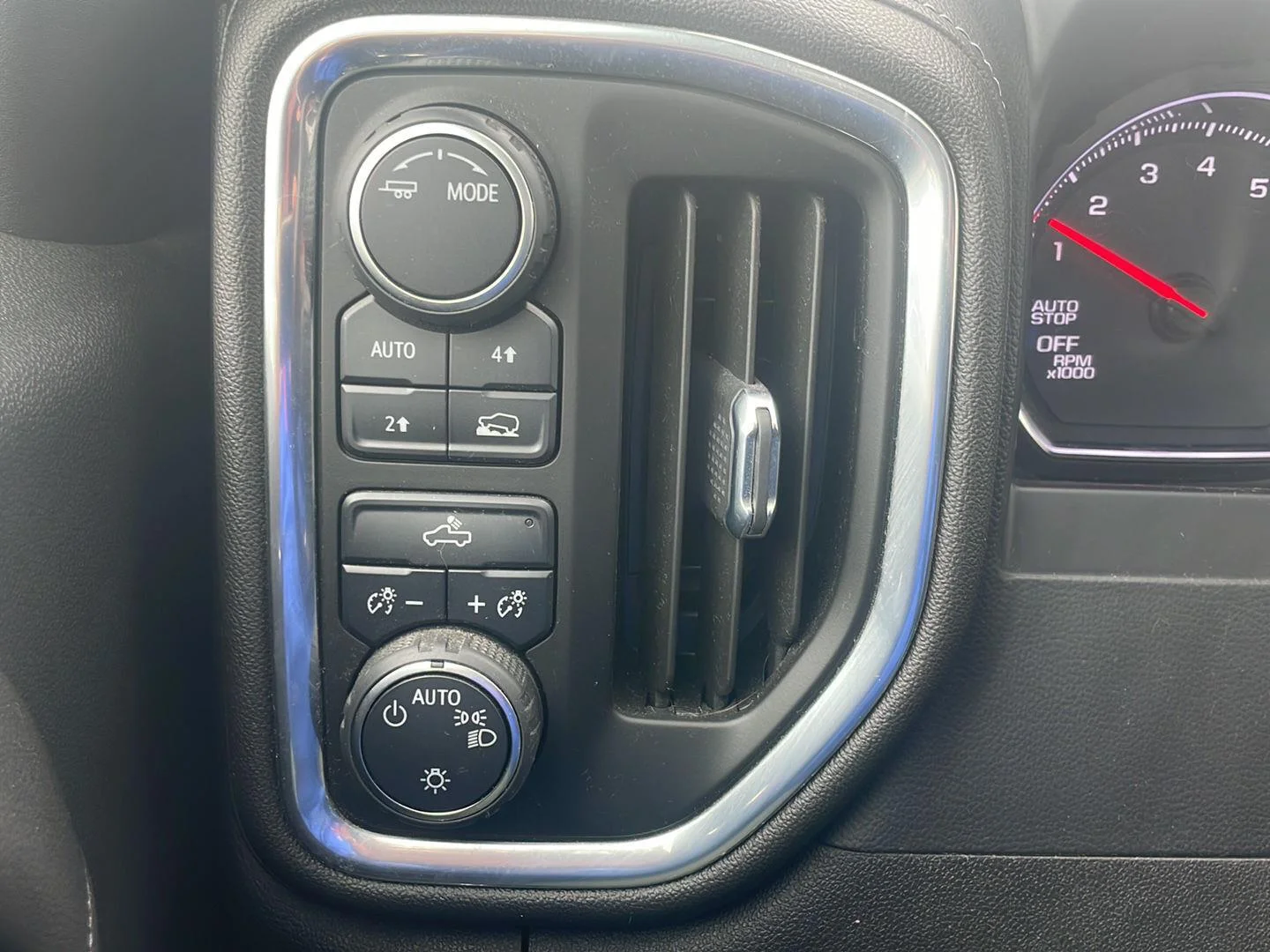 Used 2021 Silver Ice Metallic Chevrolet LT image 5