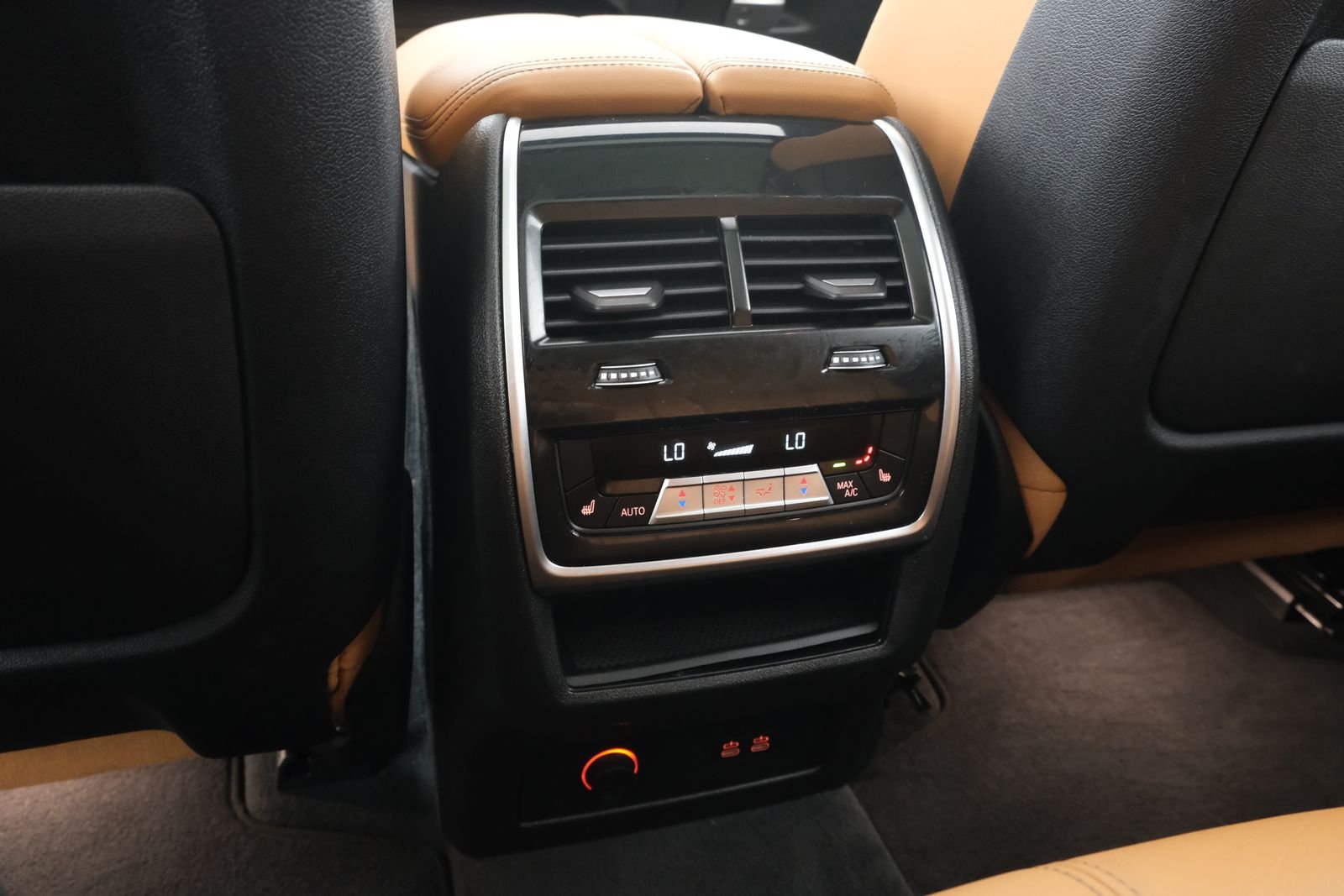 Used 2024 Alpine White BMW xDrive40i image 36