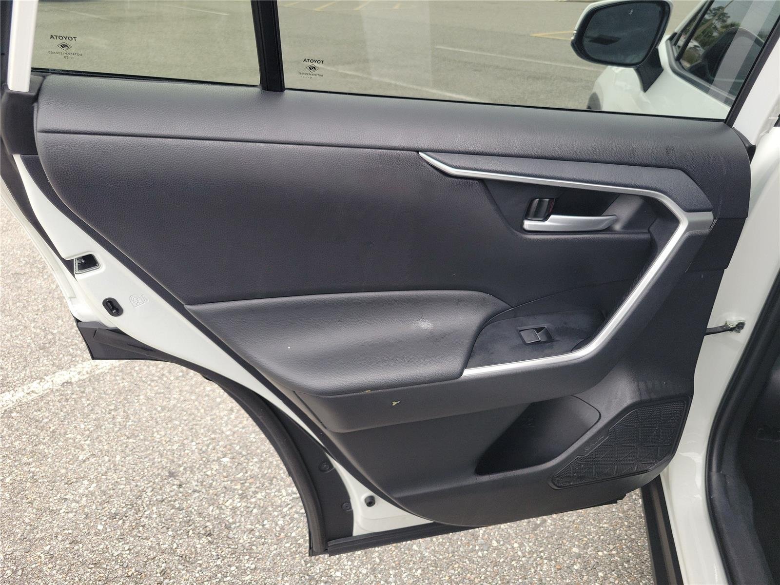 Used 2025 Ice Cap Toyota XLE image 17