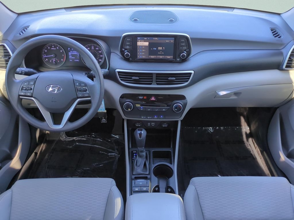 Used 2020 White Hyundai SE image 14