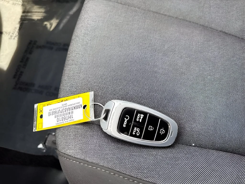 Used 2023 White Hyundai SE Standard Range image 28