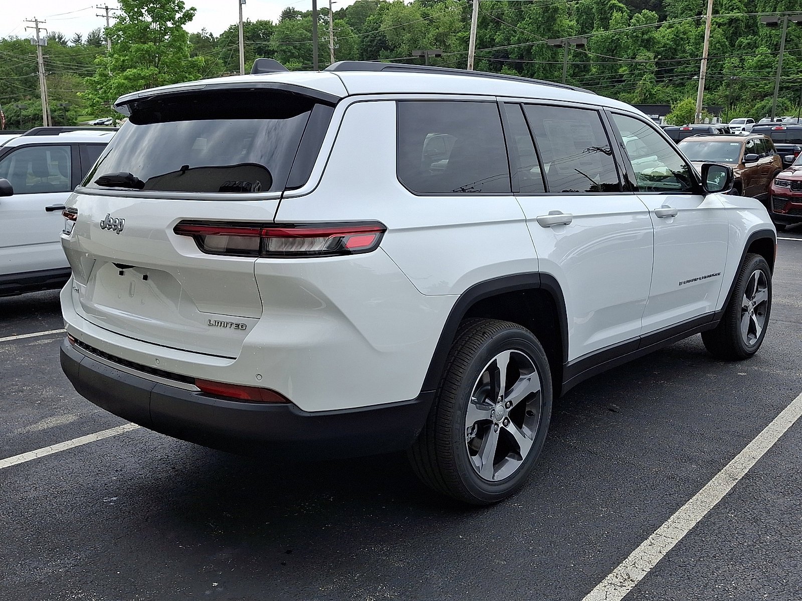 New 2026 Bright White Clear-Coat Exterior Paint Jeep Limited image 3