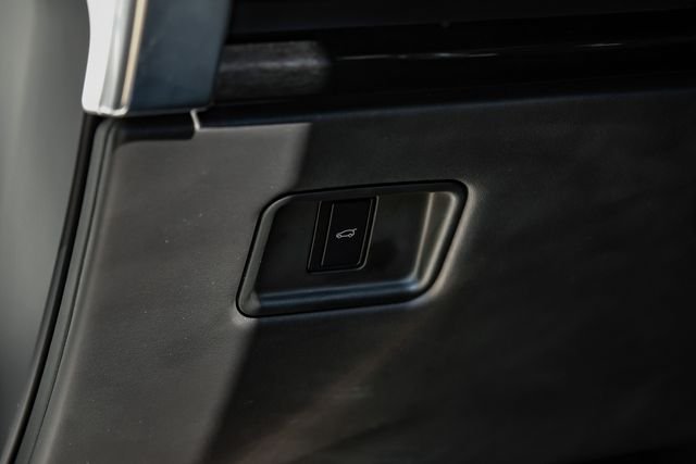 Used 2022 Fuji White Land Rover SE image 34