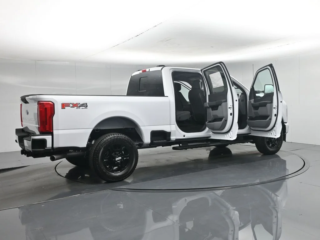New 2026 Oxford White Ford XL image 5