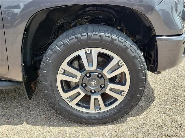 Used 2018  Toyota  image 7