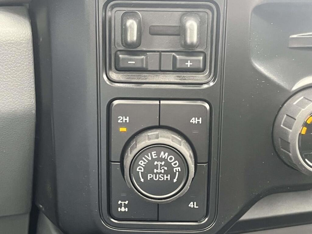 New 2026 Oxford White Ford XLT image 25