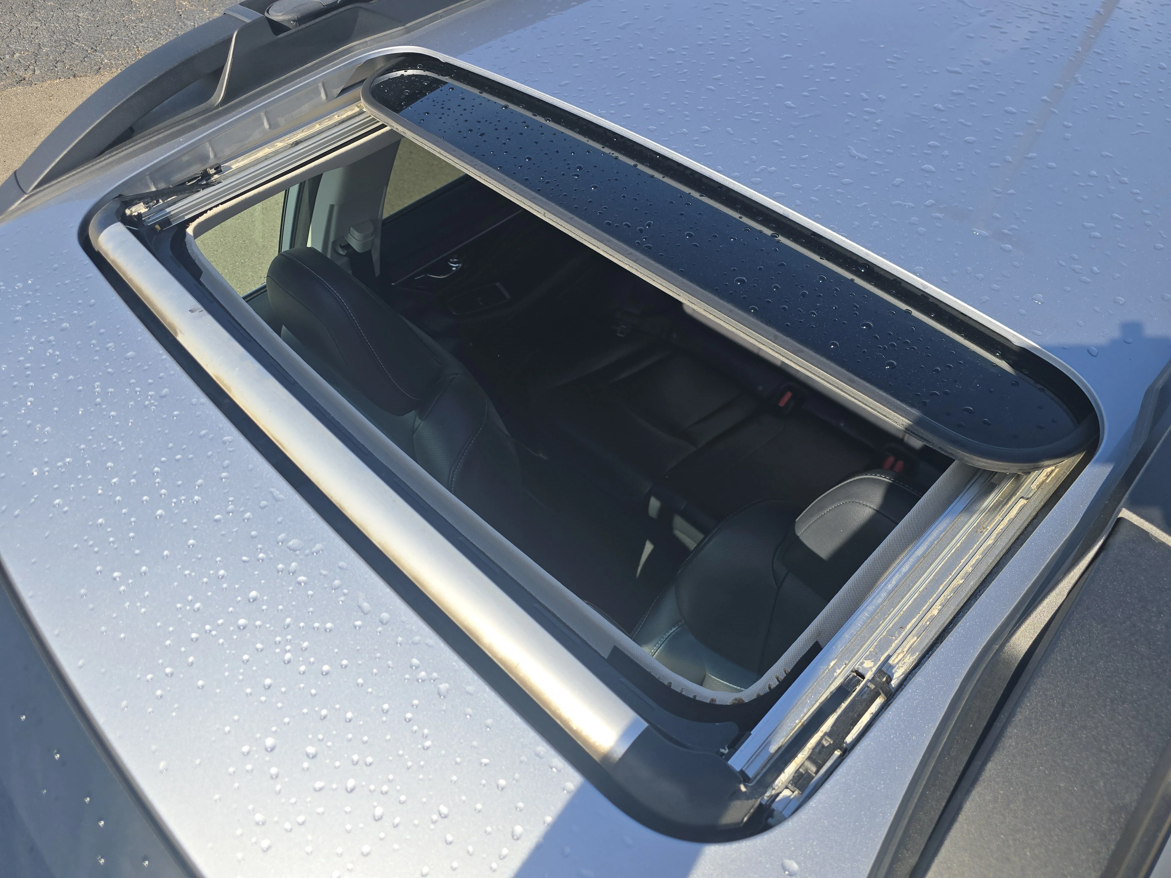 Used 2022 Ice Silver Metallic Subaru Limited image 9