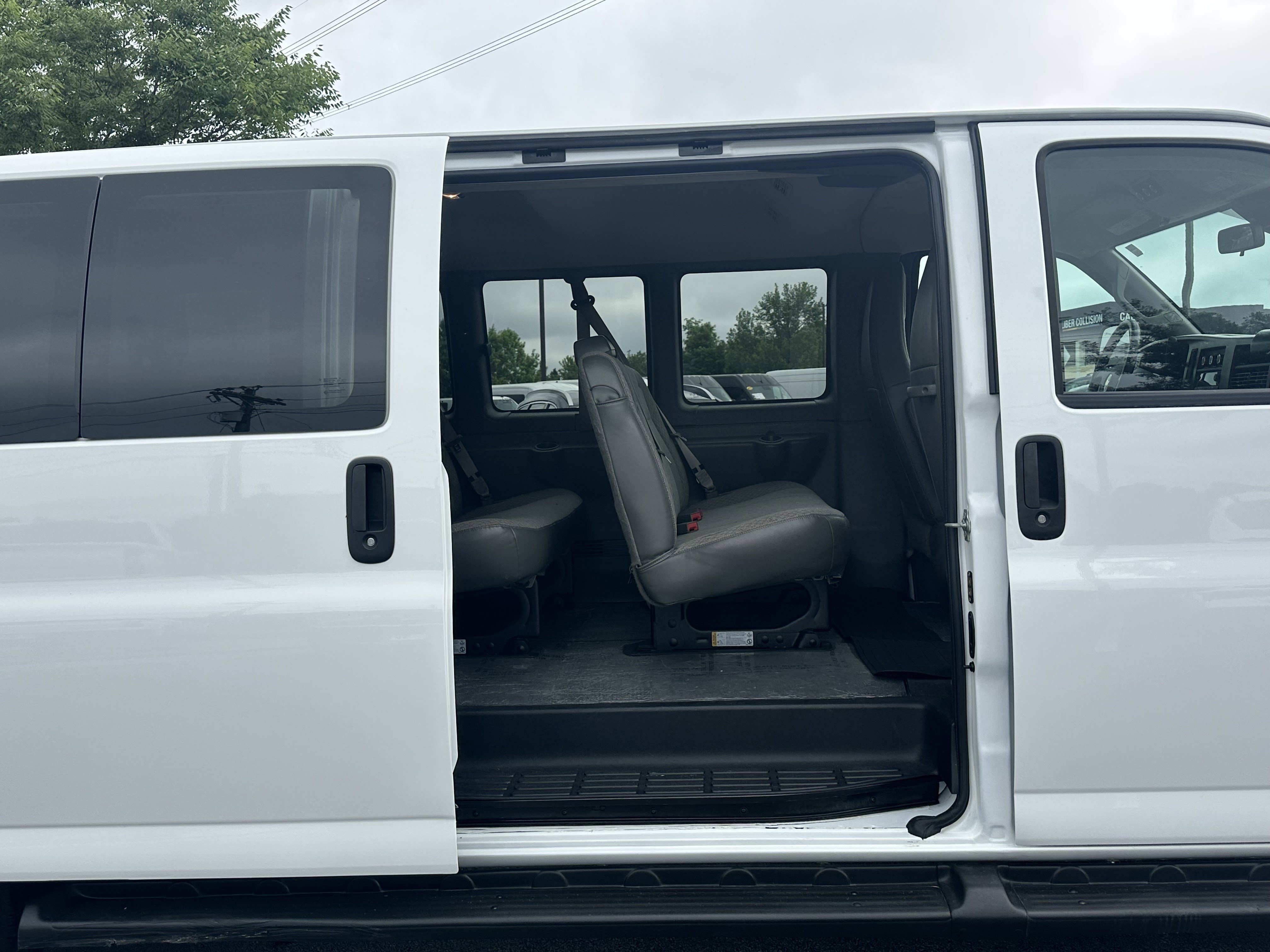 Used 2025 Summit White Chevrolet LT image 15