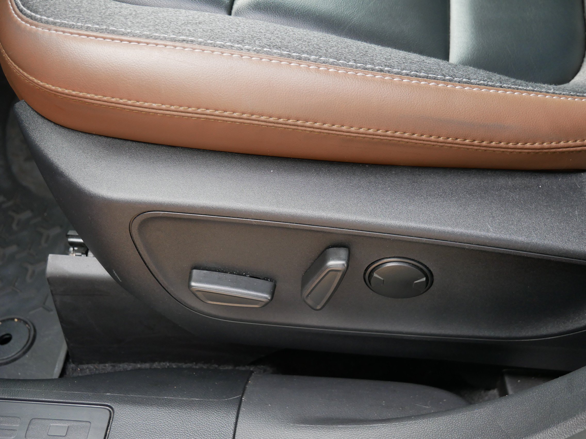 Used 2023 Orange Ford Outer Banks image 19
