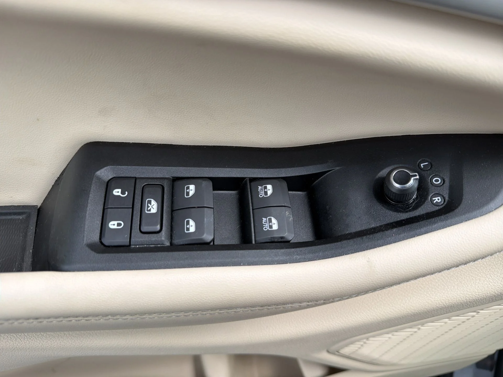 Certified Used 2023 Metallic Jeep Limited image 19