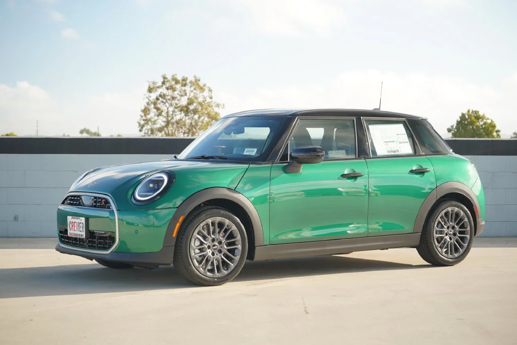 New 2026 Green MINI Signature Plus image 1