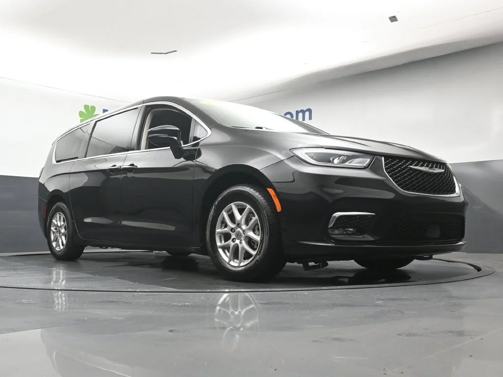 Used 2024 Black Chrysler Touring L image 26