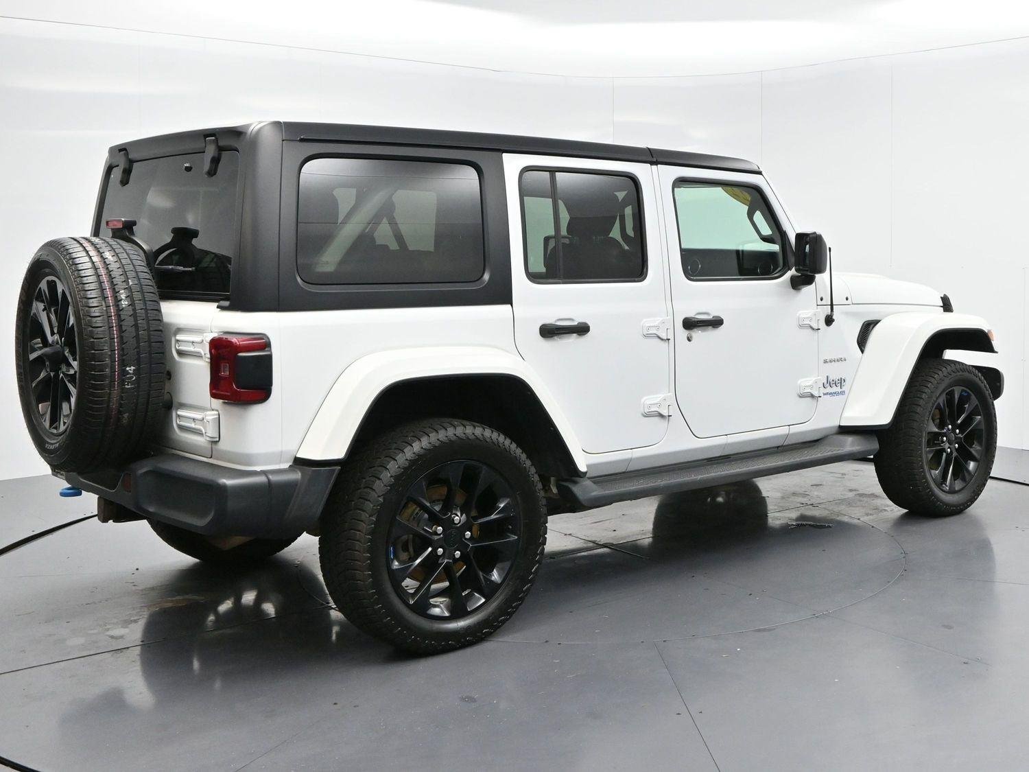 Used 2022 Bright White Clearcoat Jeep Unlimited Sahara image 7