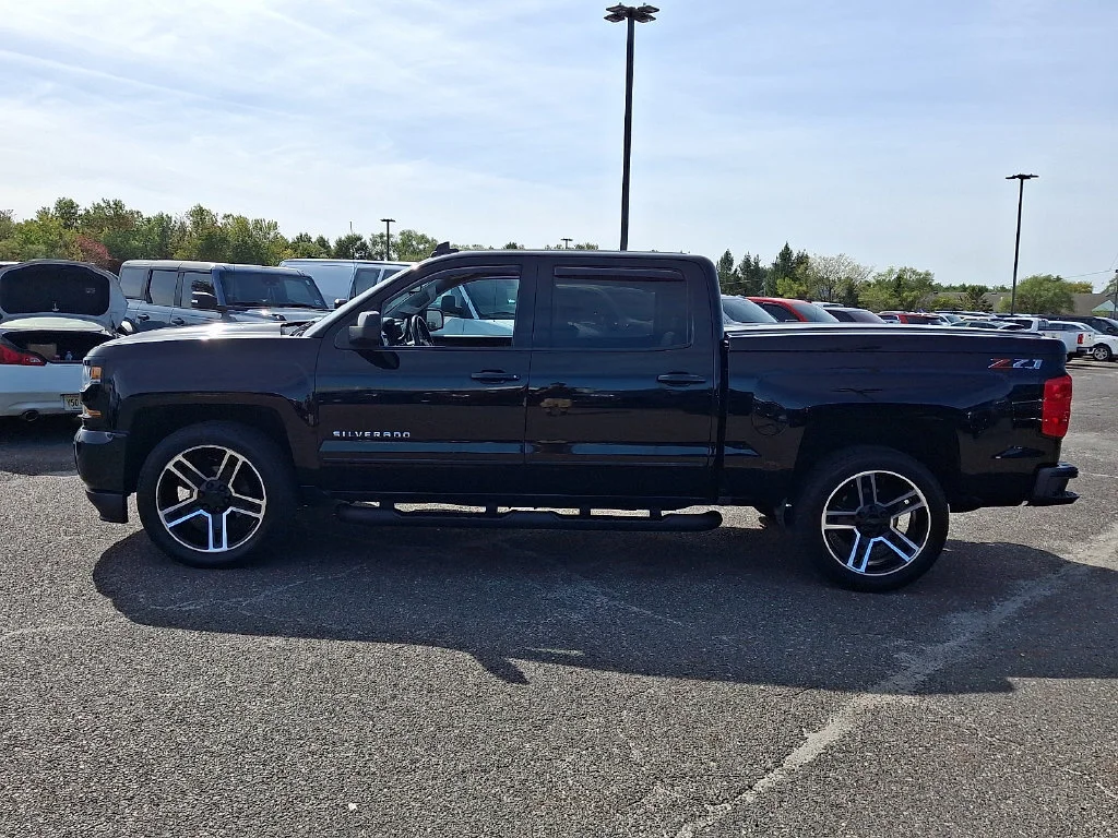 Used 2018 BLACK Chevrolet LT image 7