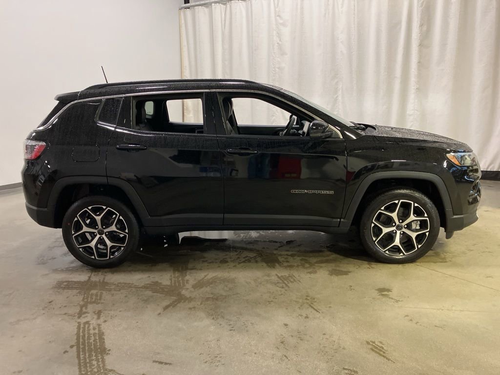 New 2026 Diamond Black Crystal Pearl-Coat Exterior Paint Jeep Limited image 20