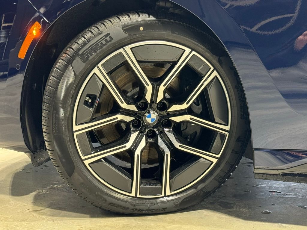 Used 2026 Blue BMW xDrive60 image 9