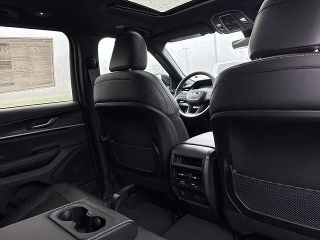 New 2026 Baltic Gray Metallic Clear-Coat Exterior Paint Jeep Altitude image 27